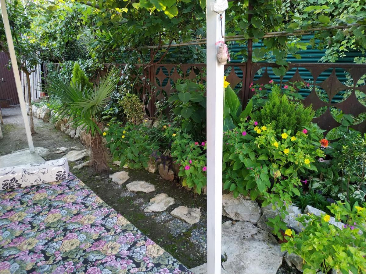 Guest House On Shakirbay 11 苏呼米 外观 照片